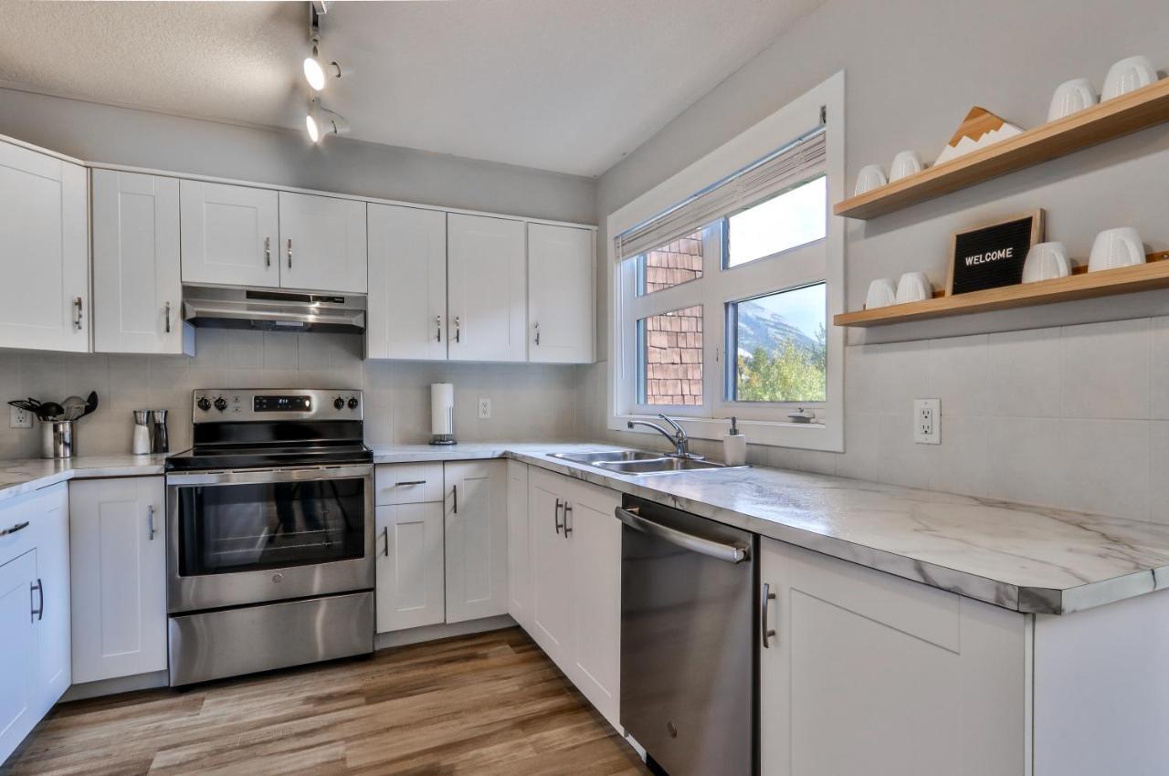 Charming 1 Bdrm Plus Loft With Views Managed By Little Sister Getaways Canmore Luaran gambar