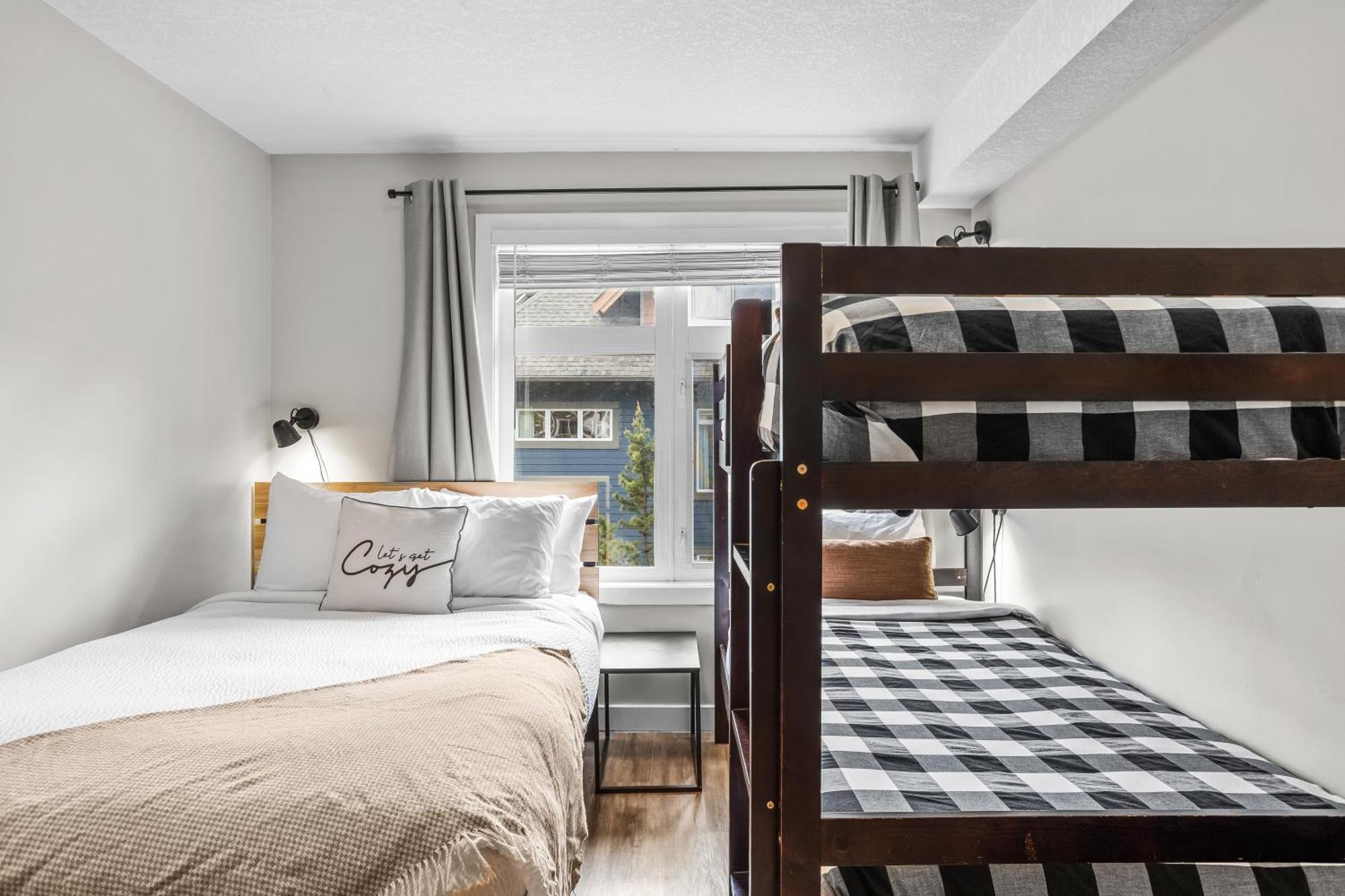 Charming 1 Bdrm Plus Loft With Views Managed By Little Sister Getaways Canmore Luaran gambar