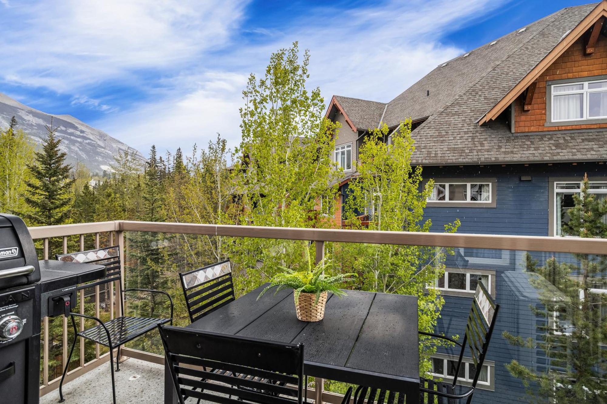 Charming 1 Bdrm Plus Loft With Views Managed By Little Sister Getaways Canmore Luaran gambar