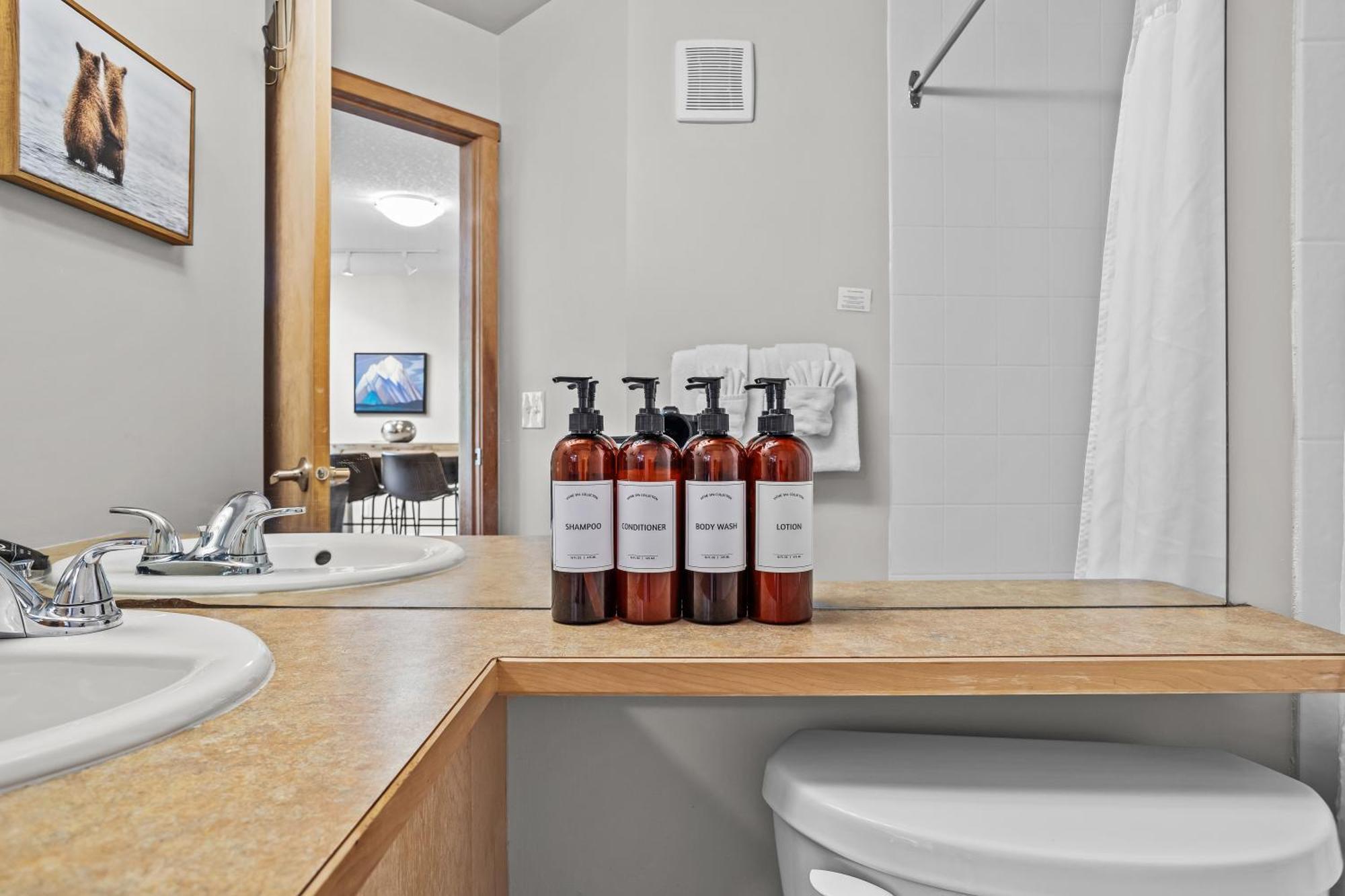 Charming 1 Bdrm Plus Loft With Views Managed By Little Sister Getaways Canmore Luaran gambar