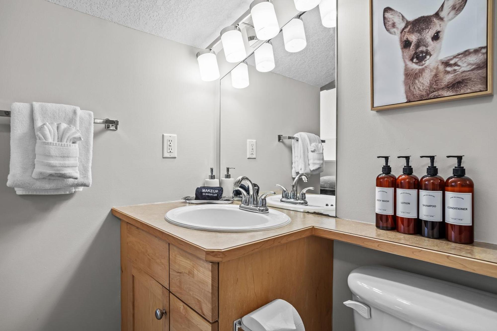 Charming 1 Bdrm Plus Loft With Views Managed By Little Sister Getaways Canmore Luaran gambar