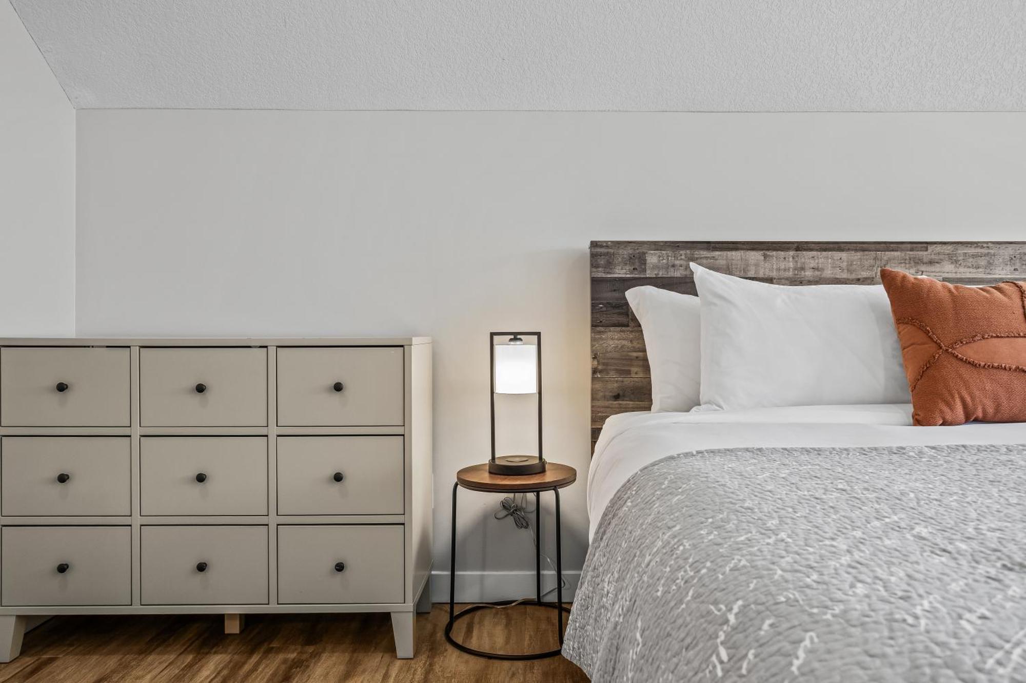 Charming 1 Bdrm Plus Loft With Views Managed By Little Sister Getaways Canmore Luaran gambar