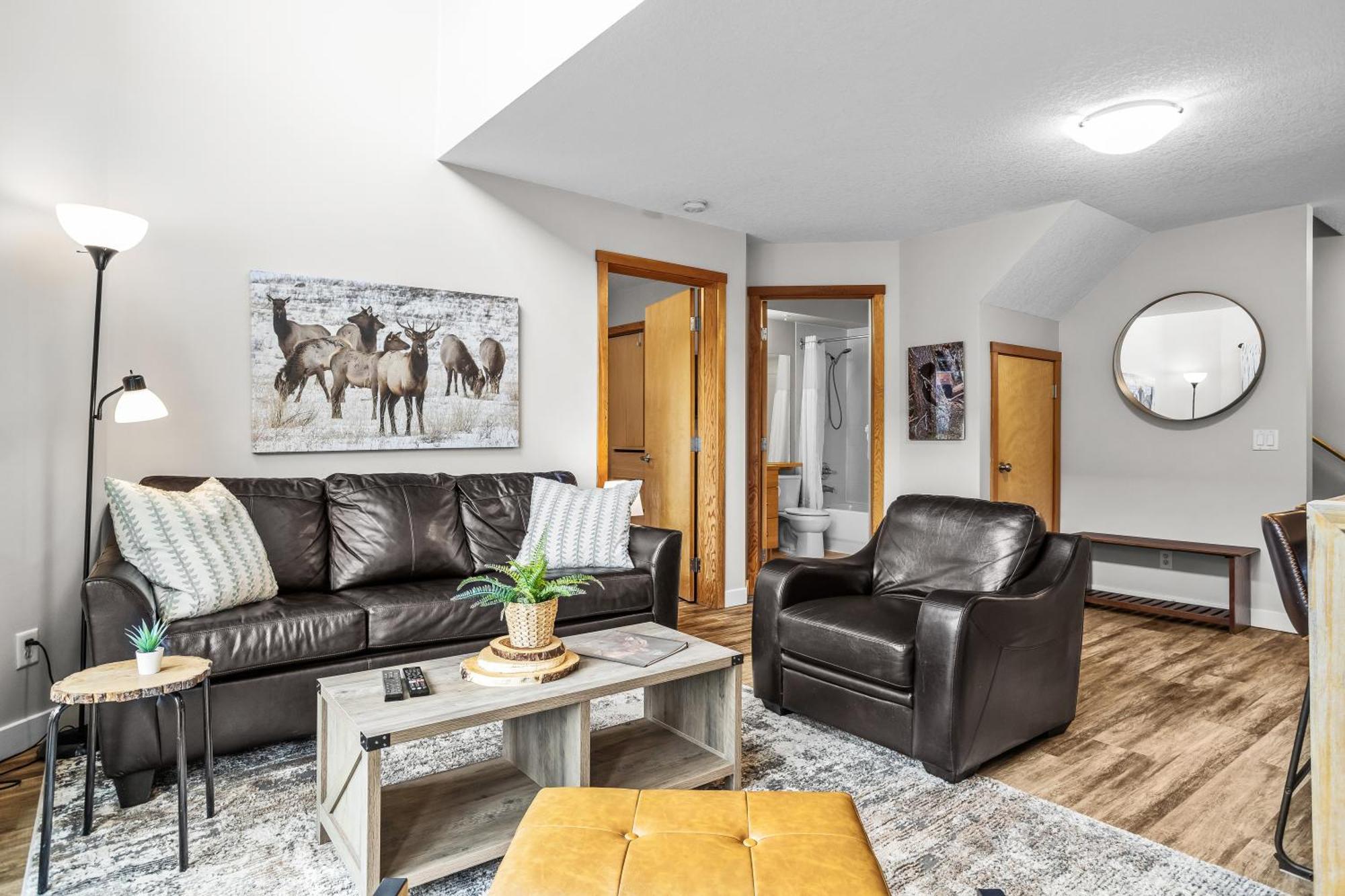 Charming 1 Bdrm Plus Loft With Views Managed By Little Sister Getaways Canmore Luaran gambar