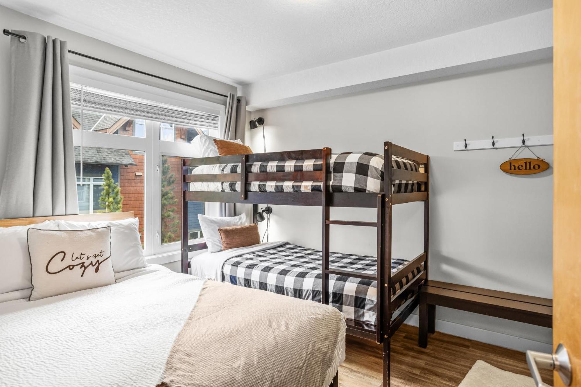 Charming 1 Bdrm Plus Loft With Views Managed By Little Sister Getaways Canmore Luaran gambar