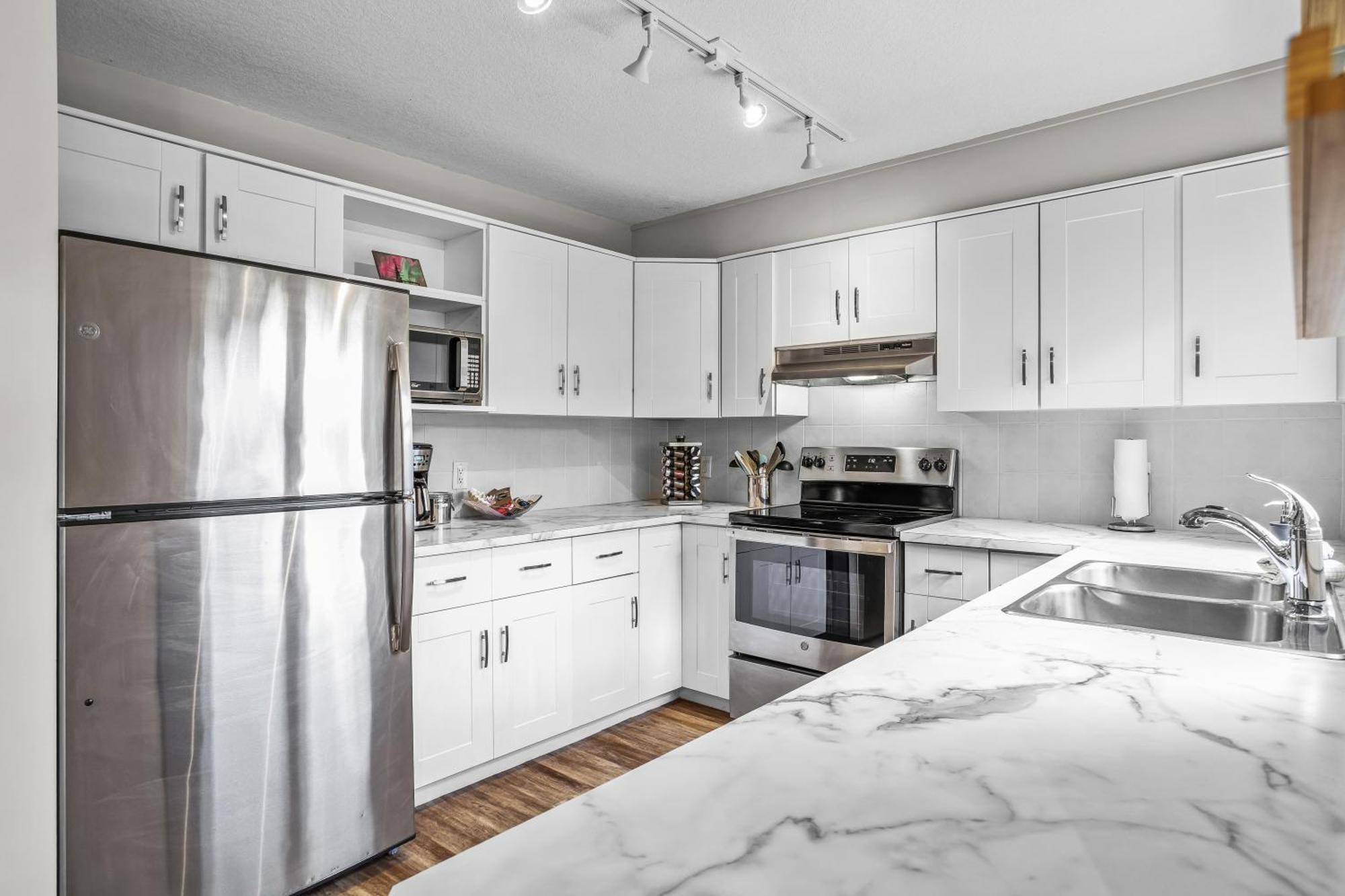 Charming 1 Bdrm Plus Loft With Views Managed By Little Sister Getaways Canmore Luaran gambar
