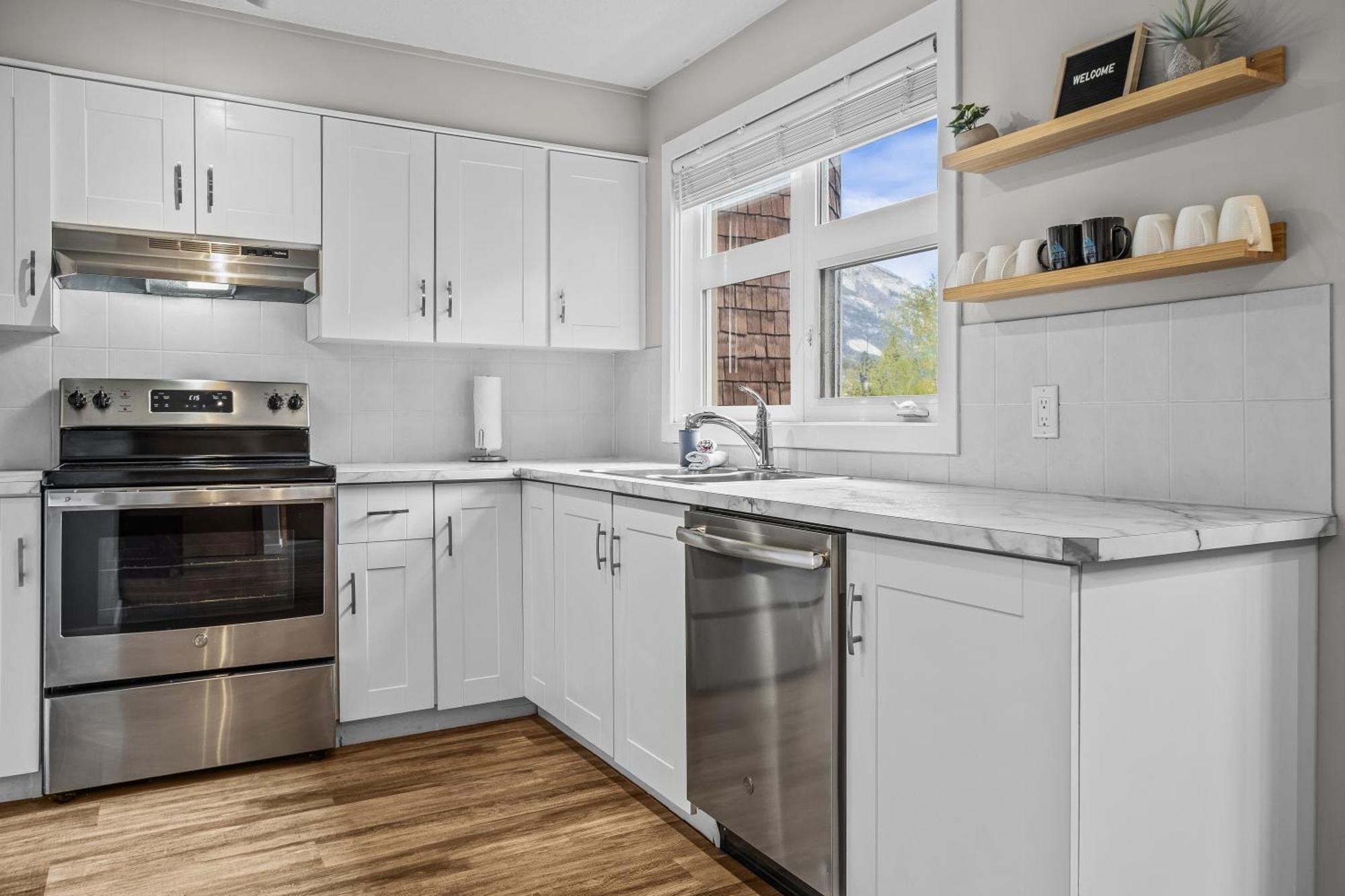 Charming 1 Bdrm Plus Loft With Views Managed By Little Sister Getaways Canmore Luaran gambar